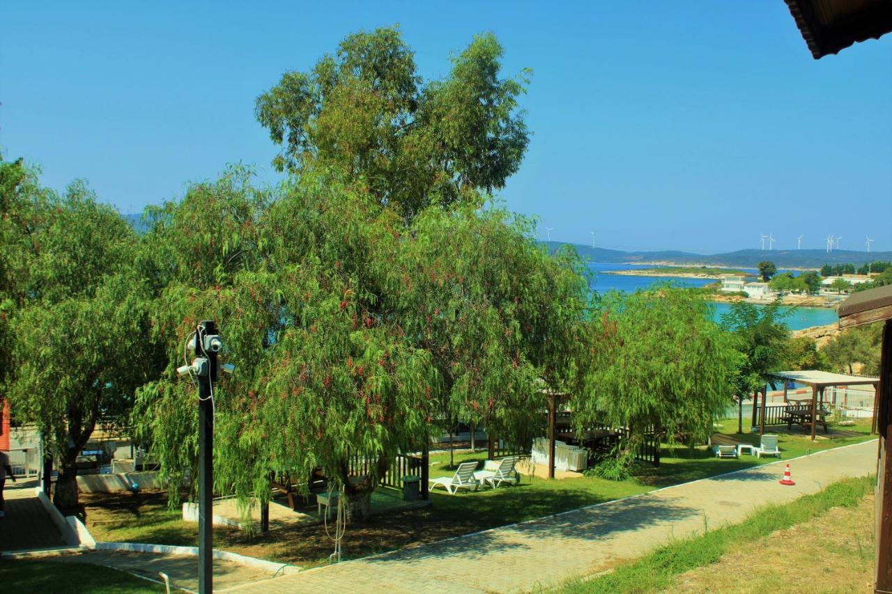 Akkum Beach Otel Сеферихисар Екстериор снимка