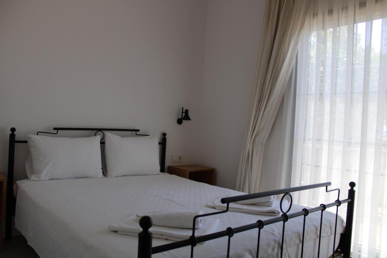 Akkum Beach Otel Сеферихисар Екстериор снимка
