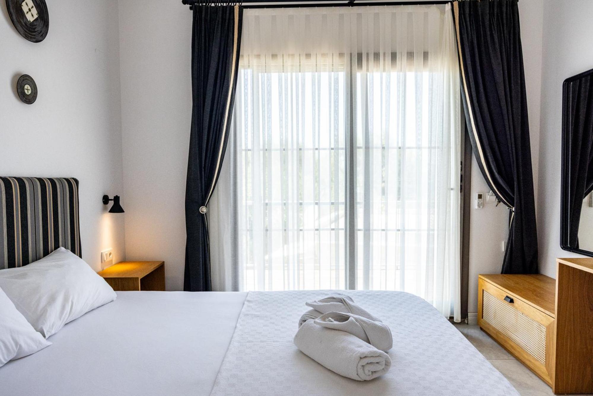 Akkum Beach Otel Сеферихисар Екстериор снимка